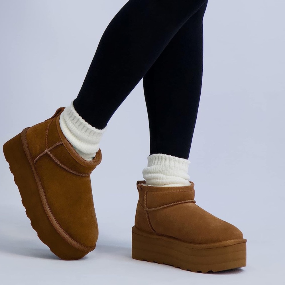 Cushionaire Platform Genuine Suede Uggs Boots New In Box